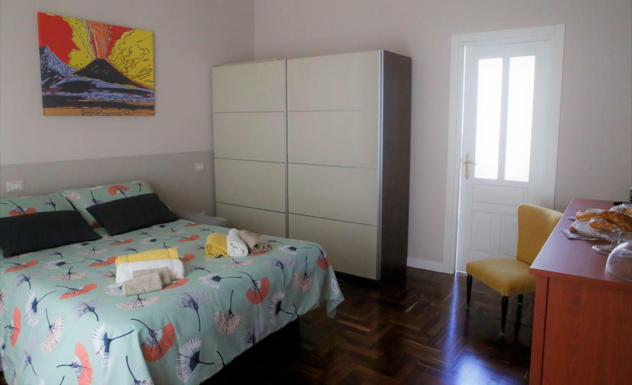 Bed and Breakfast Beb Binario39 Nápoles Exterior foto